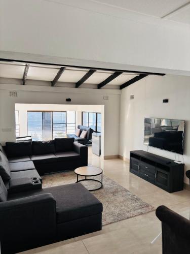 Tinley manor beach house in Dolphin Coast