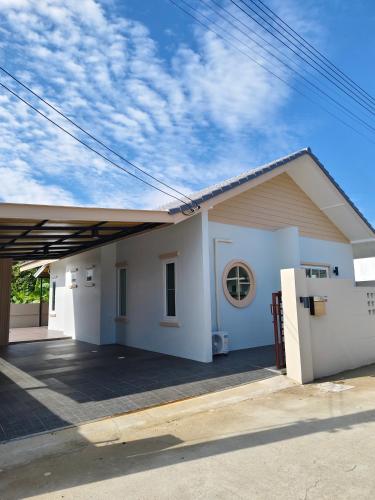 รักตะวัน เวียงพันแสน - Chiang Mai