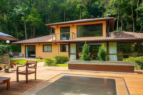 Sítio Geraes 4 Qts Área Gourmet com sauna e piscina integrada RIO PRIVATIVO COM PEQUENA CACHOEIRA – khách sạn tại Mury