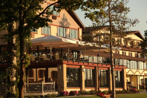Exterior view, Chestnut Mountain Resort in Galena (IL)