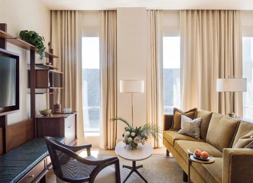 Charleston Flat image 9