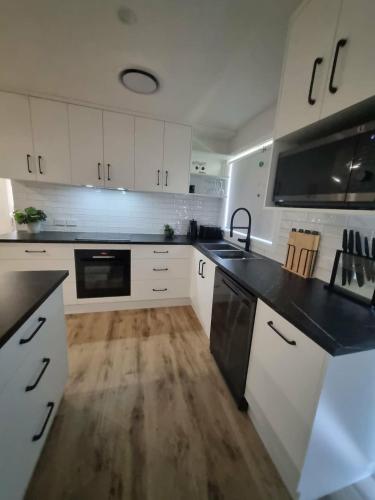 virtuve, Sheik Oasis in Lightning Ridge