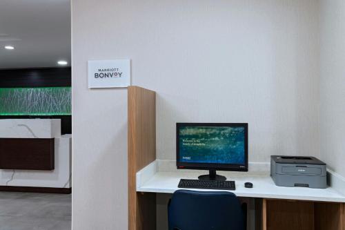 Fairfield Inn by Marriott Medford Long Island - image 2