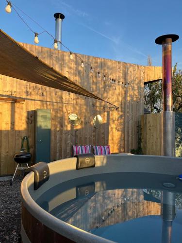 Gîte avec bain nordique dans la campagne brayonne pour 2 personnes gîte à louer Esclavelles