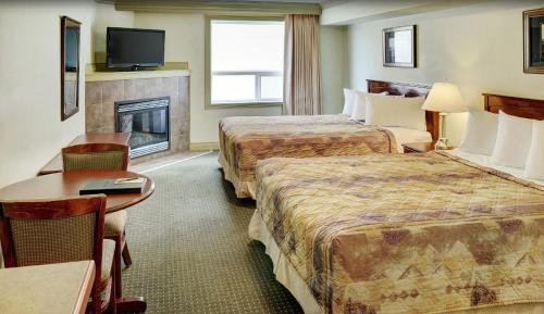2 queen beds