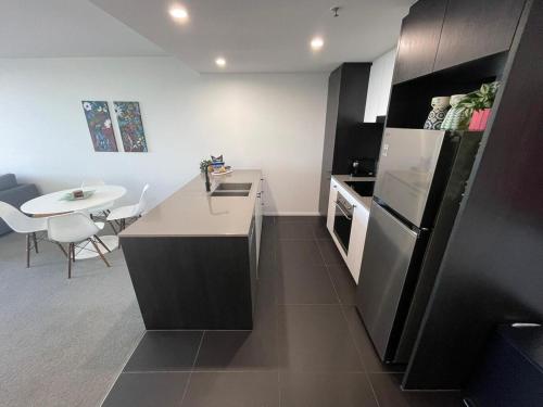 Lake Views Belconnen apartment with 2 bedrooms and sofa bed in بلكونين