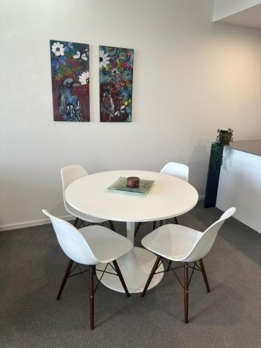 Lake Views Belconnen apartment with 2 bedrooms and sofa bed in بلكونين