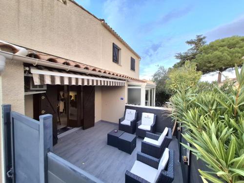 Bergerie Holidays - 4pers - Piscine - Wifi - Proche village Naturiste - Histoire de clés