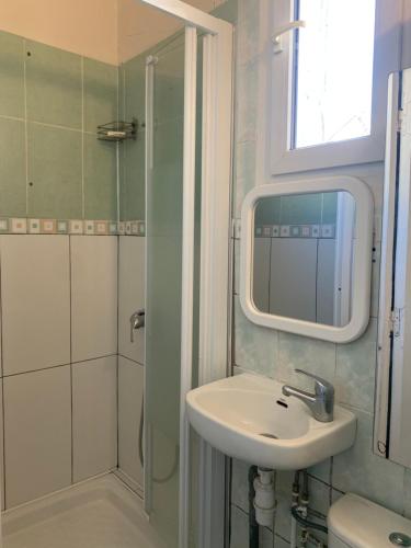 Centre Ville Parking Privé (Centre Ville Parking Prive) in Les Pavillons-sous-Bois