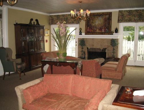 B&B Saugatuck - Maplewood Hotel - Bed and Breakfast Saugatuck