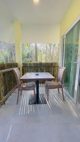 Jungle Breeze Bungalow, Fast WiFi, Quiet Retreat in Dan Mai
