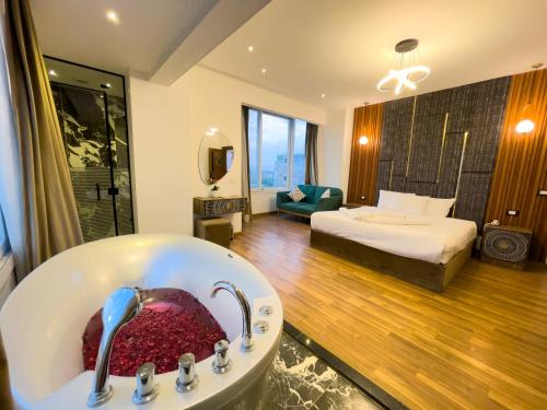 room detail thumbnail 0