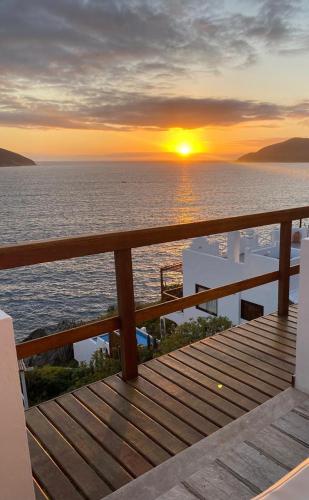 Casa Santorini RJ – khách sạn tại Arraial do Cabo
