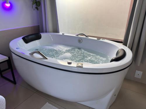 Ofurô com hidromassagem aquecida (Ofuro com hidromassagem aquecida) in Jardim