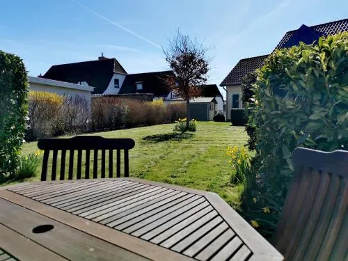 sonniges Ferienhaus mit SÜDTERRASSE in Zingst in Zingst, Deutschland