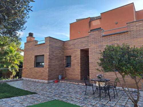 Family-friendly house 20' from Barcelona in Sant Andreu de la Barca