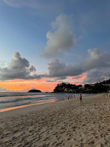 Kata Noi Bay Inn - 해변