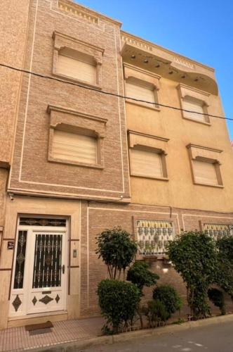 Exterior view, 3 BR Spacious and calme 12 min from stadium in El Houda