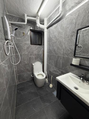 Shower, Kuala Terla Cameron Cozy Home - Self Check-in in Kuala Terla
