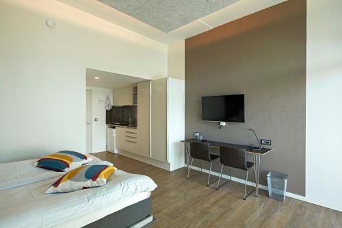 Living Suites - image 9