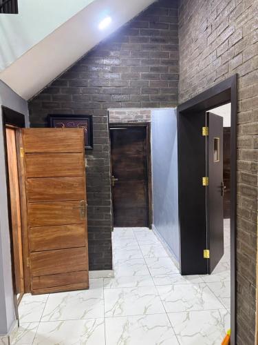 Spacious Fully detached 4-Beds with swimming pool - image 4