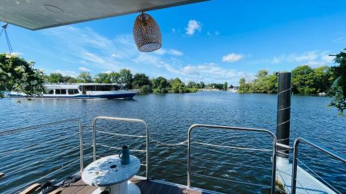Hausboot Bötje in Hamburg, Deutschland
