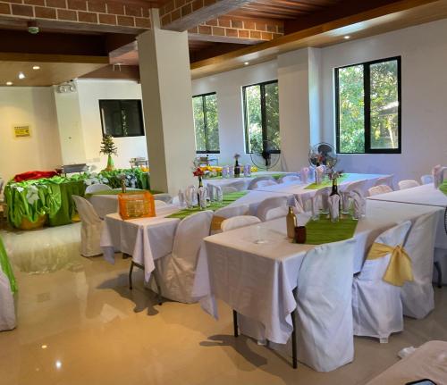 THE-SOMERSET INN & RESTAURANT in Barotac Nuevo