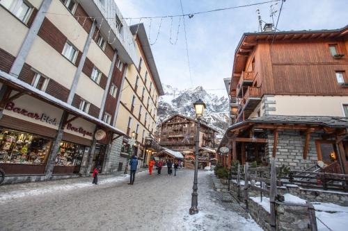 Ski Gate - Main Street by Cervino View Experience