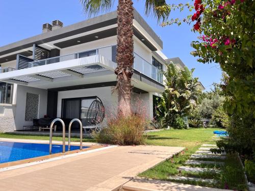 Stay in a Modern Villa with a Private Pool in Çeşme – khách sạn tại Ciftlik Koyu Ciftlikkoy
