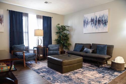 2x2 Comfy retreat close to airport - Creekside, KY