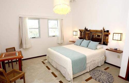 1 queen bed, 1 sofa bed