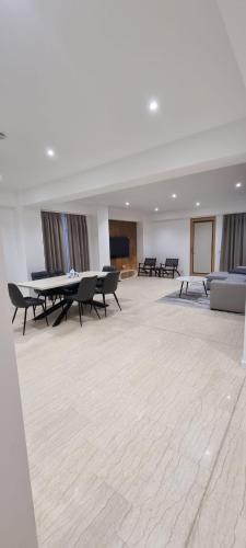 . Eroilor Apartments