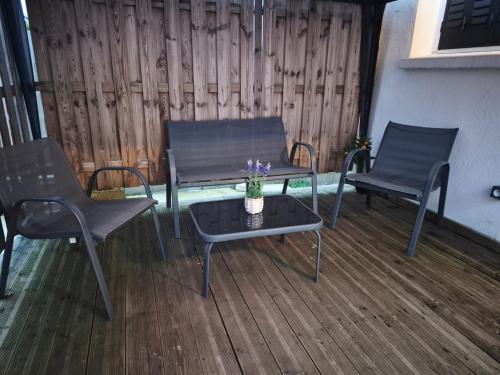 陽台/露台, Cosy Corner - Appartement spa - Jacuzzi in 瑪律薩奈拉科特