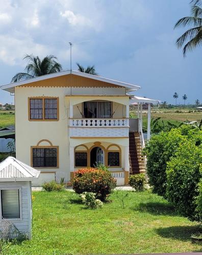 Viesnīcas āriene, AOS Rentals in West Bank Demerara