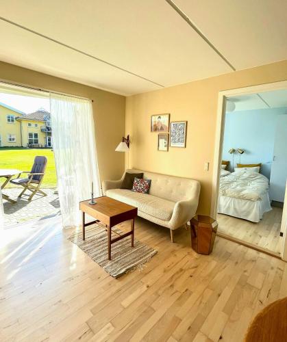 Vista exterior, Colourful Flat Near Beach And Nature in Hals