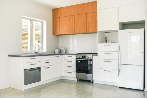 Mountain Views and Great Location Private 2BR home in Upper Moutere