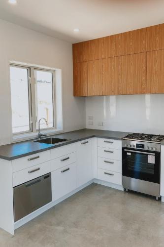 Mountain Views and Great Location Private 2BR home in Upper Moutere