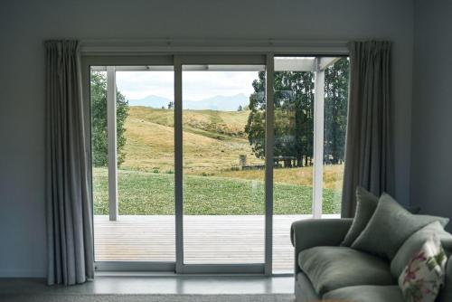 Mountain Views and Great Location Private 2BR home in Upper Moutere