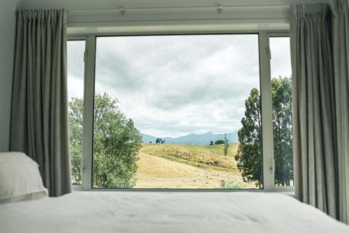 Mountain Views and Great Location Private 2BR home in Upper Moutere