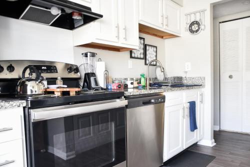 Comfy 2BR-1 Retreat in an ideal location - Graymoor-Devondale, KY