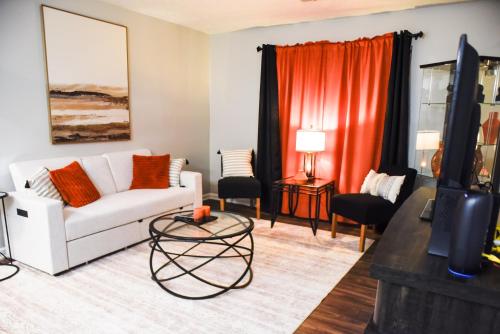 Comfy 2BR-1 Retreat in an ideal location – khách sạn tại Bashford Manor