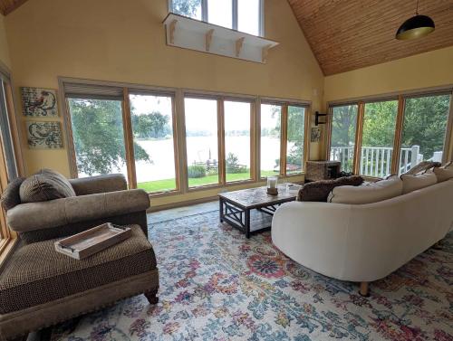 Lake Days Getaway - Lakeside Family Escape Near Hillsborough in 希爾斯伯勒