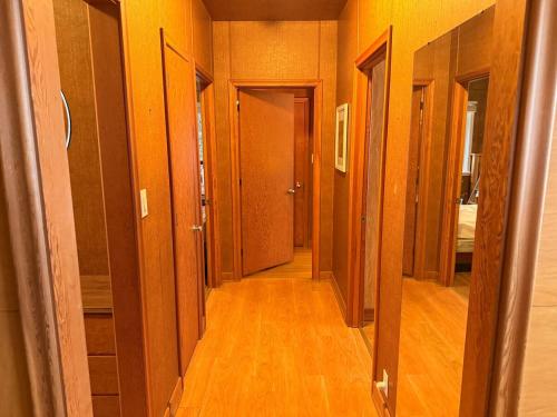 Private Lakehouse Getaway Hot Tub on the Water in 塞文港(ON)