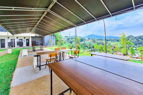 Exterior view, RedDoorz @ Rosa Glamping And Pool Ciparay in Bojongsoang