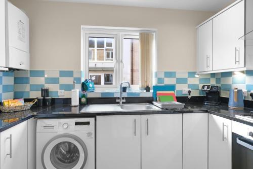 Heathrow Living Apartments by 360 Stays - Apt 01 - image 10