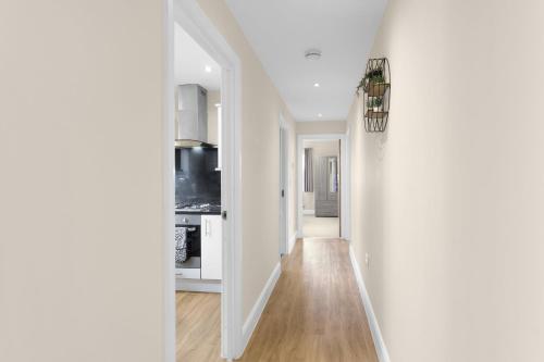 Heathrow Living Apartments by 360 Stays - Apt 01