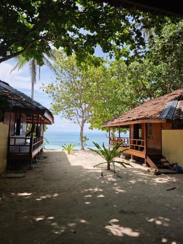 Harmony Bay Dive Resort in Pulau Una Una