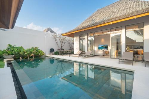 Swimming pool, Thai-Balinese Pool Villa Anchan Indigo 16 in Layan