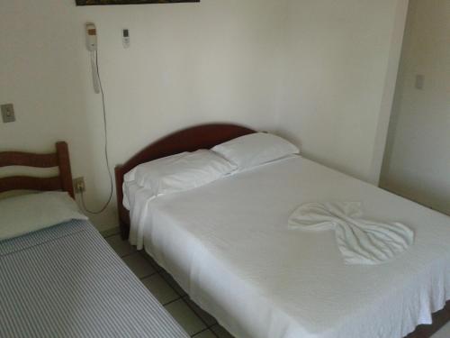 3 twin beds