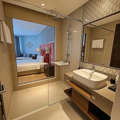 room detail thumbnail 2